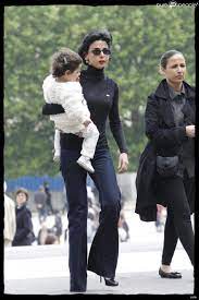 She is known for her work on candidats pour du beur? Photo Exclusive Rachida Dati Et Sa Petite Zohra Au Jardin Des Plantes Debut Mai Purepeople