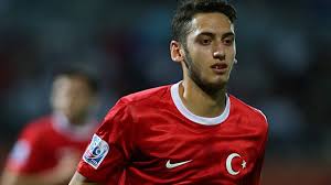 Türkische nationalmannschaft in rom eingetroffen! Hakan Calhanoglu Kehrt In Turkische Nationalmannschaft Zuruck
