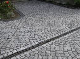 Natursteinpflaster Wir Verlegen Es Fachgerecht Natursteinpflaster Mein Garten Ein Ort Der Farbe Und Auffahrt Landschaftsbau Granitpflaster Garten Pflaster