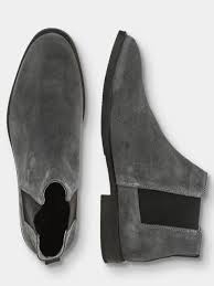 Slip into suede boots that look ultra stylish or don a suave look in a pair of brown chelseas. Chelsea Boots Bianco Dress Shoes Men Chelsea Boots Men Outfit Dress Leather Boots