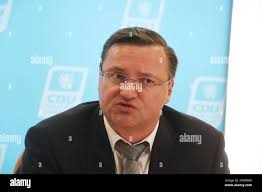 Erfurt, Germany. 09th Aug, 2023. Frank Salinger, an expert from the Ludwig  Maximilian University in Munich, shows the report at a press conference of  the CDU faction and the FDP group in