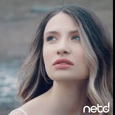 Irmak arıcı'nın, dmc, mahzen media, too production ve eva rekords etiketiyle yayınlanan toparlanmam lazım isimli tekli çalışması, 4k çözünürlüğünde video klibiyle netd müzik'te. Netd Muzik Irmak Arici Yeni Sarkisi Kula Bela Ile