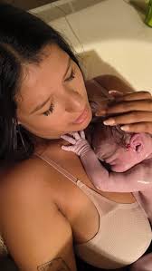 Gestar y traer al mundo una nueva vida.. Un viaje transformador! ✨✨, Al  acompañar a tantas mujeres en ese proceso, me atrevo a describirlo de esa  manera.. , Cómo lo describirías tú? ❤️