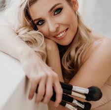 Tóth Martina Professional MakeUp Artist by Ella's BS