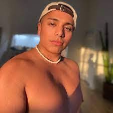 Sean Darley's Instagram, Twitter & Facebook