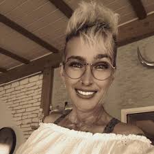 Ich mach es mir jetzt gemütlich 🍷 Wünsche euch einen wundervollen Start  ins Wochenende 🌻