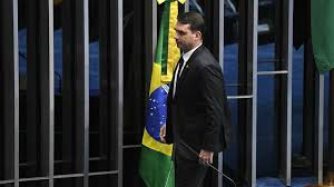 O mbl achava difícil acreditar nas justificativas tipo, flávio bolsonaro já confirmou no instagram dele que os depósitos foram reais. Flavio Bolsonaro Compra Casa De R 6 Mi Em Setor De Mansoes No Df Istoe Independente