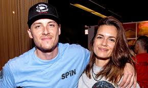Written by vince pizzinga, matthew copley, delta goodrem & 4 more. Chicago Med Stars Torrey Devitto And Jesse Lee Soffer Call It Quits After Nine Months Of Dating Daily Mail Online