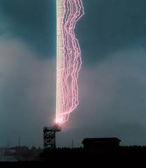 Lightning Strike First Researchers At The University Of Florida In Gainesville Captured This Powerful Photograph At Right Lightning Beautiful Nature Nature