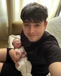 Jan Dąbrowski powitał trzecią córkę i pokazał fotkę maleństwa. Słowa o  Sylwii wzruszają do łez