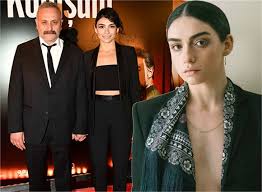 Hazar ergüçlü'nün mutsuzluğu, onur ünlü'nün sosyal medya hesabından paylaştığı bir video ile gözler önüne serildi. Onur Unlu Nun Skandal Aciklamasi Hazar Erguclu Ye Soruldu