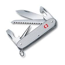 Sokoldalú és könnyen szállítható bicska kiránduláshoz, kempingezéshez. Victorinox Farmer Alox Svajci Bicska 9 Funkcio Bordazott Alox Fogantyuk Fruugo Hu