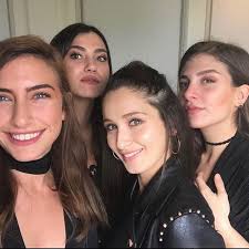 Pentru iubitorii de seriale turcesti. Posts Tagged As Petaledesinguratate Wopita