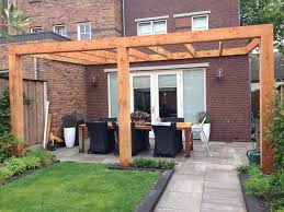 veranda in de maak frame van douglas hout achtertuin pergola tuin en terras tuin pergola