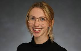 Cat Summers's Instagram, Twitter & Facebook