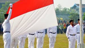 Menaikkan bendera dengan cepat dan efisien. Sejarah Bendera Merah Putih Kedudukannya Dalam Undang Undang Tirto Id