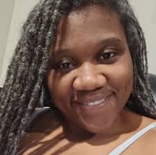 A server at Longhorn Steakhouse