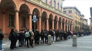 Ateneo Bologna La Lunga Fila Per Studiare Di Domenica La Repubblica