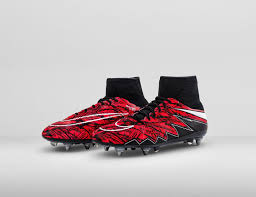 The bayern munich striker continues to lead europe's leagues in goals scored with 36 goals in 26 bundesliga appearances. Exclusive Nike Hypervenom Ii For Robert Lewandowski Sepatu