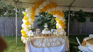 A partir de la descarga de este kit de bautismo obtendrás wrappers y toppers, cajas para armar, modelos de invitaciones de bautismo, tarjetitas imprimibles, etiquetas redondas y rectangulares. Decoracion Bautizo Dorado Y Blanco Candy Bar Decoration Baptism Gold And White Table Decorations Decor Home Decor