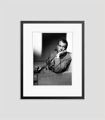 I get his characters name is gary cooper but a quick google search says that the actor gary cooper died in 1960, and most of his movies would be unknown to the characters in the show given all of their. Gary Cooper In Schwarzem Rahmen Von Galerie Prints Bei Pamono Kaufen