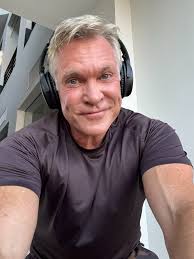 Sam Champion (@SamChampion)