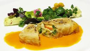 Schuhbecks Meine Flexitarische Kuche Krautstrudel Mit Kurbis Paprika Sauce Rezepte Schuhbecks Br Fernsehen Fernsehen Br De