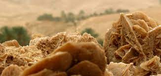 (minéralogie) roche évaporitique formée par la cristallisation lenticulaire de minéraux solubles, et dont la disposition rappelle les pétales d'une rose. Faran Ensemble Altair 5g Theatre