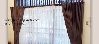 Gorden minimalis menggunakan bahan blackout import kain berkualitas anti sinar uv 100% mampu menahan cahaya matahari, dengan motif senada dengan warna kain semakin menambah kesan minimalis dan harga gorden jadi 2 set atau kanan kiri rp.400.000 bonus tali 2pcs untuk kanan kiri. Harga Gorden Blackout Gorden Jakarta