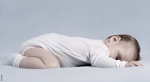 Wie bereits erwähnt, bringt das schlafen auf dem bauch viele aber vorsicht: Bauchschlaferkissen Schicker Trend Ohne Nutzen Bett1 De