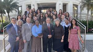 Irm&atilde; Dennis e irm&atilde; Browning experienciam um &lsquo;caloroso e  aco