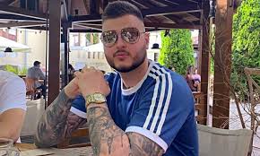 15 martie 1968, booveni, drănic, dolj, românia) este patronul echipei de fotbal fc u craiova 1948. Foto Ce A Spus Adrian Mititelu Cand Si A VÄƒzut Chipul Tatuat Pe Piciorul Fiului SÄƒu Si Cum AratÄƒ Desenul