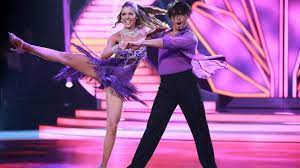 Bei let's dance gilt sie mittlerweile als favoritin. Let S Dance 2016 Victoria Swarovski Und Erich Klann Punkten Bei Der Jury Mit Ihrem Cha Cha Cha