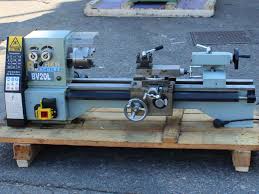 Tornio da legno tornio da legno nuovo con garanzia modello 0758 modello in promo aprile 2021 con fattura o scontrino fiscale per convalida garanzia tornio da legno con testa girevole, trasmissione a cinghia con pulegge a velocita variabile e banco in ghisa dati tecnici distanza tra le punte1100 mm altezza punte185 mm motore monofase230 v 50 hz 0,75 kw velocità approssimativa del mandrino500. Tornio Usato Modello Bv20 Damatomacchine