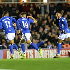 In the current club southampton played 2 seasons, during this in the current season for southampton che adams gave a total of 23 shots, of which 13 were shots on goal. Birmingham City 1 0 Cardiff City Che Adams Produces Outstanding Solo Effort To Down Championship Leaders Irish Mirror Online