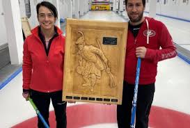 Les frère et soeur Munger sur le podium