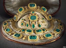 Part Of The Swedish Royal Jewels Queen Desideria S Malachite Cameo Parure The Centrepiece Of The Suite Is Und Royal Jewels Royal Jewelry Royal Crown Jewels