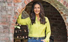 Born 25 september 1969) is a welsh actress. Catherine Zeta Jones We Are Empty Nesters Now Or As I Prefer To Think Of It Free Birds