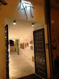 Los detuvieron en el paso del estrecho they were arrested while crossing the channel; Nice Hallway To Welcome You Picture Of Hotel Art By The Spanish Steps Rome Tripadvisor