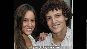 David luiz is a brazilian professional footballer. Brazilian Footballer David Luiz And His Girlfriend Sara Madeira