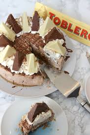 Creamy Chocolatey Toblerone Cheesecake With A Buttery Biscuity Base And Its No Bake After The Downright And U Cheesecake Cake Recipes Baking Baking Recipes