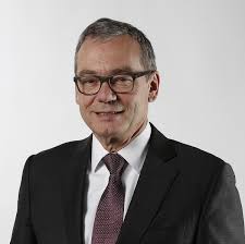 Während dieser wintersession durfte ich im bundeshaus erneut eine wichtige und bekannte persönlichkeit interviewen: Ruedi Noser Wikipedia