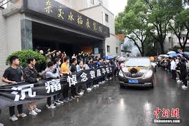 中国杂交水稻之父 袁隆平今年86岁高龄，研究杂交水稻50余载。 中国新华社称其解决了中国食物供 袁隆平于周一（10月3日）在香港获颁2016年吕志和奖—世界文明奖持续发展奖。 袁隆平在香港接受bbc中文网专访时回应杂交水稻是转基因水稻的质疑，并表示，对于转基因食品不. Yj1hugexs Fqum
