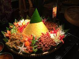 Nasi Tumpeng Indonesia Dish Yellow Rice With Vegetables And Chicken Trimmings Vegetable Rice Food Art Yellow Rice