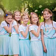 W polsce nadawany jest na kanale comedy central polska od 10 lipca 2010 roku, a dzień później od 11 lipca 2010 roku w comedy central family. Piecioraczki About Facebook