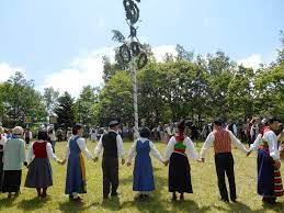 Dette er første gang at folkehelseinstituttet. Midsommar I Japan Sweden Hill I Hokkaido Las Hur Det Gar Till