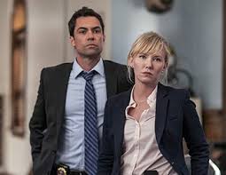 La serie racconta la vita, non soltanto lavorativa, del quindicesimo distretto della omicidi di new york. Chicago Police Department S02e07 Chicago New York Crossover Serie Programme Tv Replay