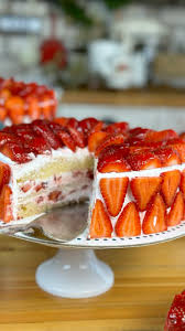 STRAWBERRY CAKE 🍰 , كيكة الفراولة بشكل جديد 🙂‍↔️🍓, جرّبتوها؟؟؟,  للاستفسار والطلب احكونا على الرقم: 062221455 , #yarascorner #strawberrycake  #explore , #كيكة #كيكة_الفراولة #الاردن #كيك