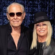 Suzanne Somers' widower Alan Hamel sparks dating rumors with her former  co-star