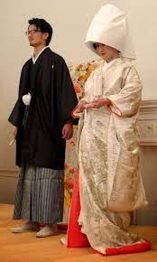 Traditional Wedding Dresses For Bride And Groom Japanese Wedding Japanese Wedding Kimono Japanese Outfits